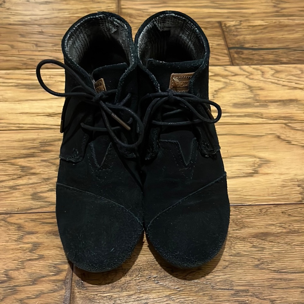 Tom’s desert bootie size 7.5